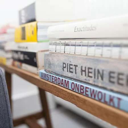 Hip & Stylish In Center, Near Trainstation, 15 Min Walk 4*