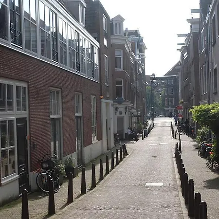 Hip & Stylish In Center, Near Trainstation, 15 Min Walk Guest house