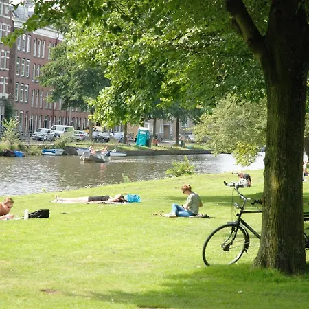 Hip & Stylish In Center, Near Trainstation, 15 Min Walk