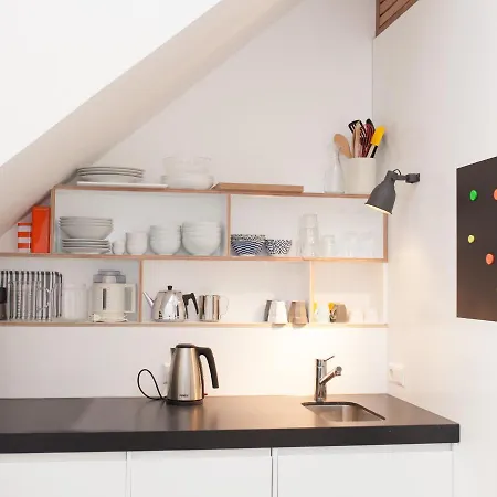 Гостевой дом Hip & Stylish In Center, Near Trainstation, 15 Min Walk Амстердам