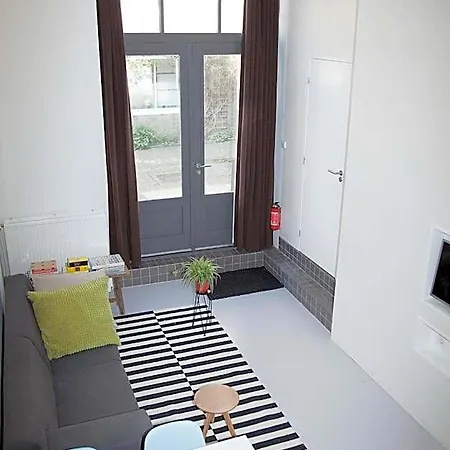 Hip & Stylish In Center, Near Trainstation, 15 Min Walk Guest house 4*