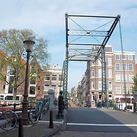 Hip & Stylish In Center, Near Trainstation, 15 Min Walk Amsterdam